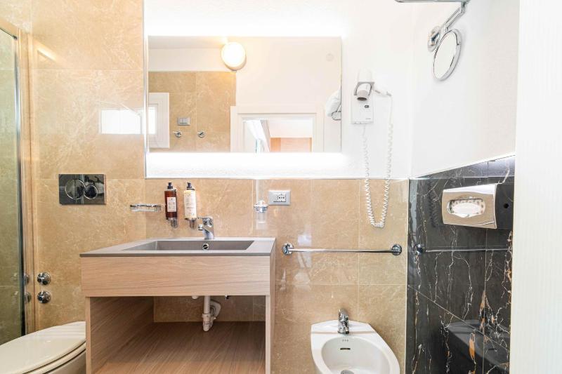 Superior Double Room image 4