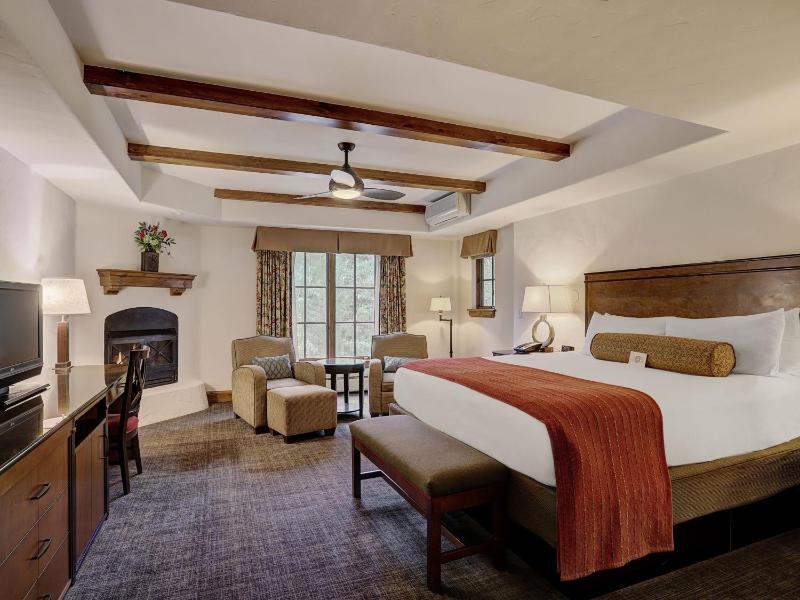 King Room with Fireplace image 3