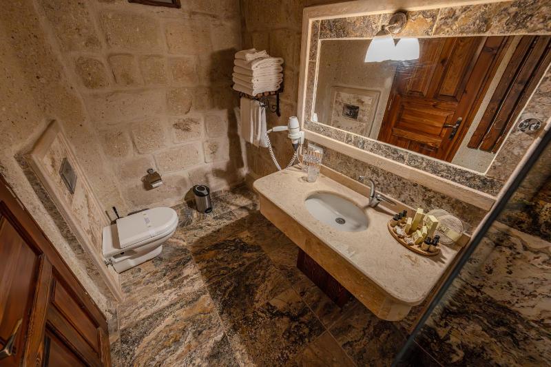 King Suite with Jacuzzi 201 image 2