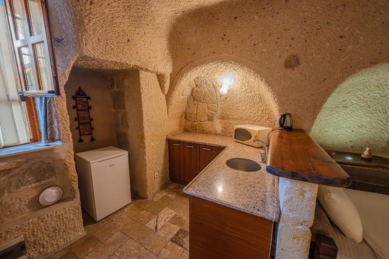 King Suite with Jacuzzi 201 image 4