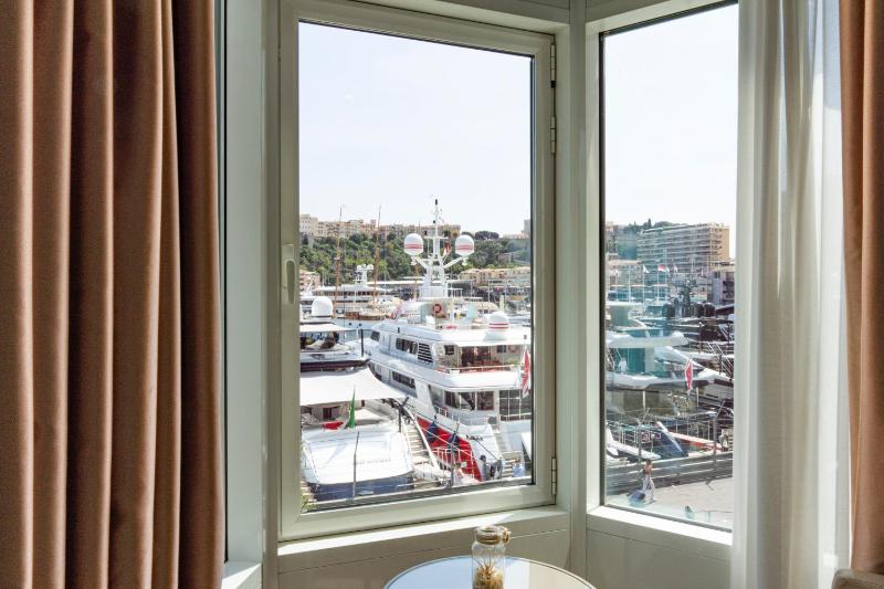 Corner Suite - Harbor view image 1