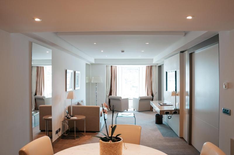 Grand Suite - Harbor view image 4