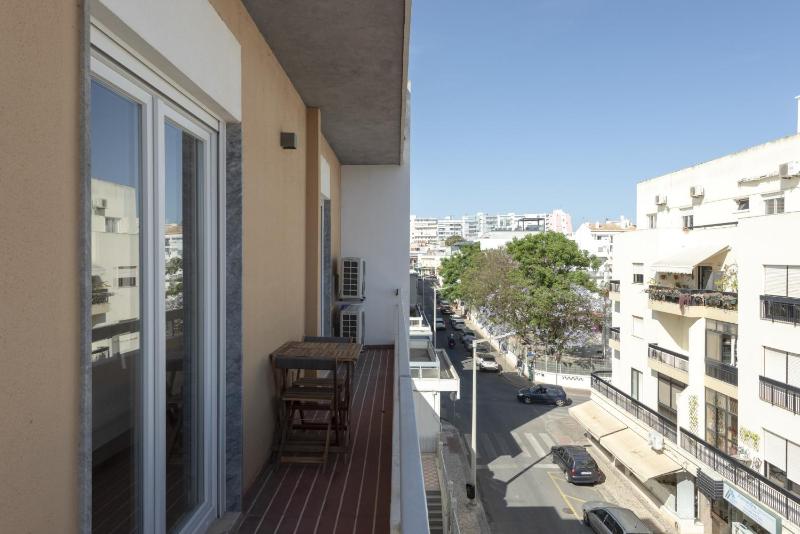 Garret - Faro Apartment by HD - image 8