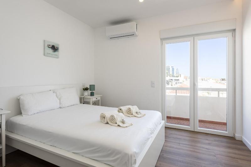 Garret - Faro Apartment by HD - image 2