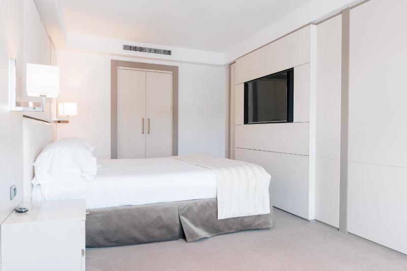 Grand Suite - Harbor view image 3