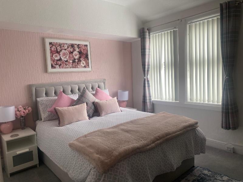 Deluxe King Room image 4