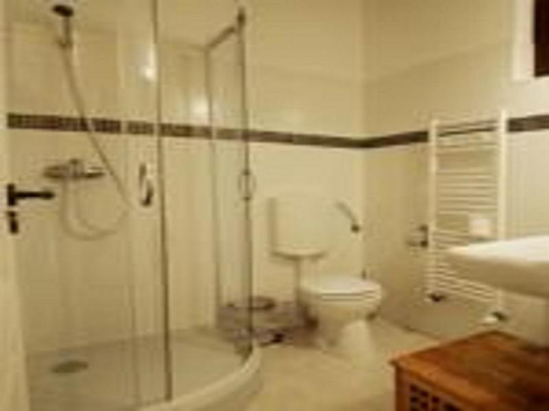 Double Room image 3