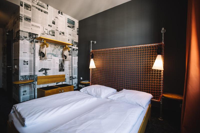 Double Room image 4