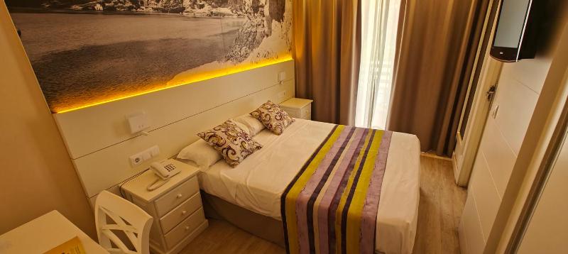 Economy Double Room image 2