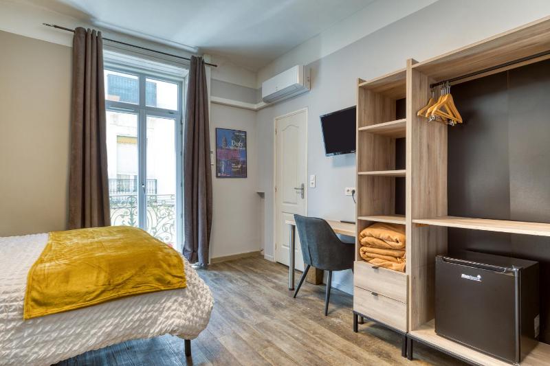 Standard Double Room image 4