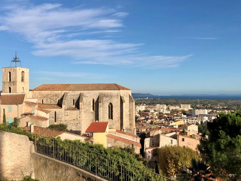 LE CASTEL Superbe appartement climatisé pour 4 personnes au centre ville de Hyères - image 8