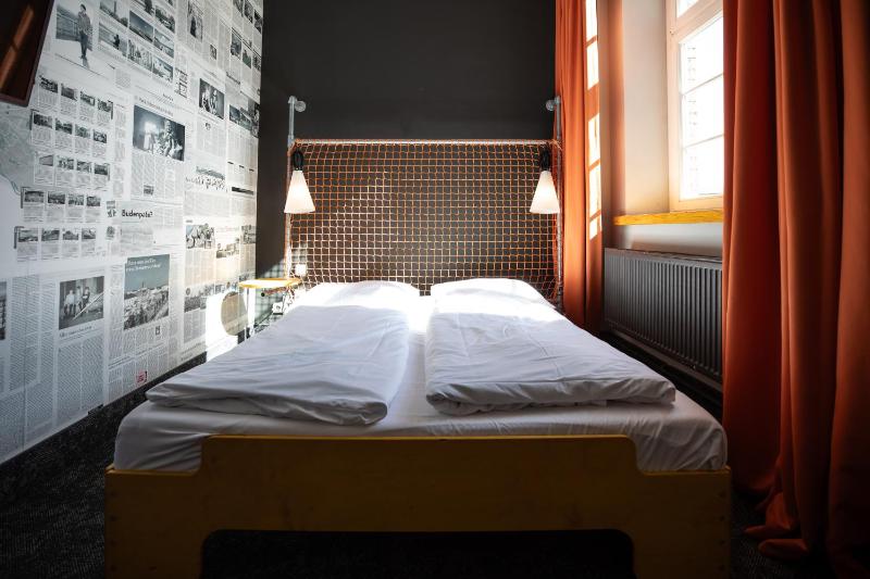 6-Bed Room image 4
