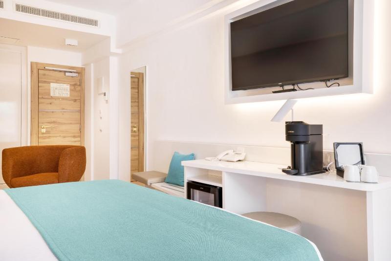 Junior Suite with Balcony image 4