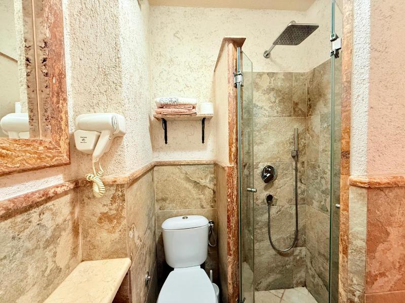 Superior Triple Room image 3