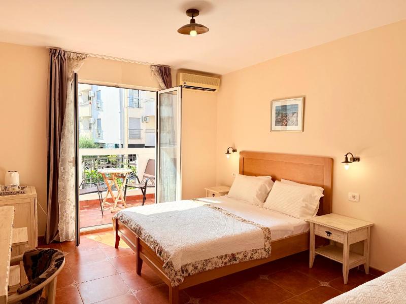Superior Triple Room image 1
