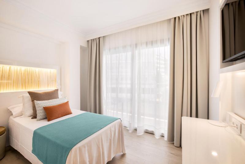 Large Single Room image 2