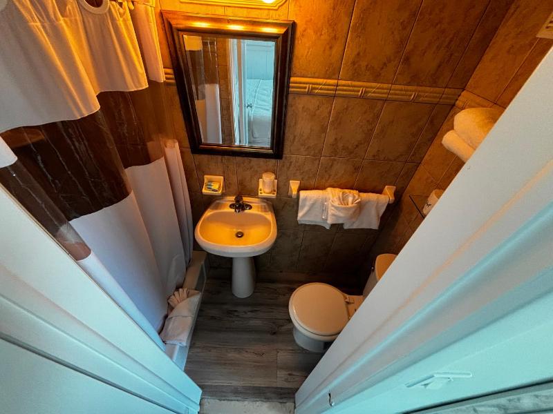 Oceanfront Motel Efficiency with King Bed  image 3