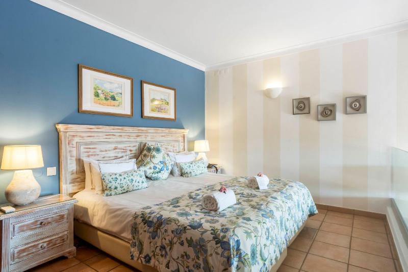 Deluxe Double Room with Garden View image 1