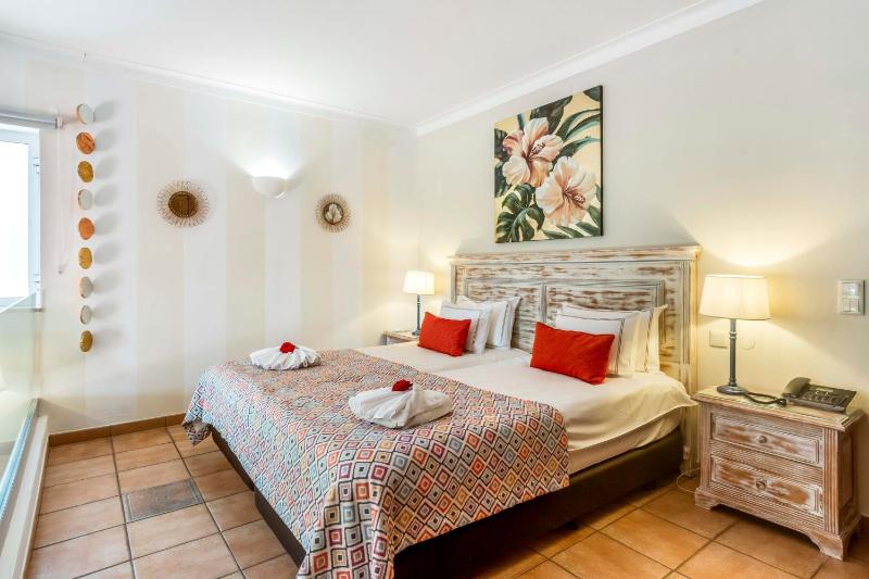 Deluxe Double Room with Garden View image 4