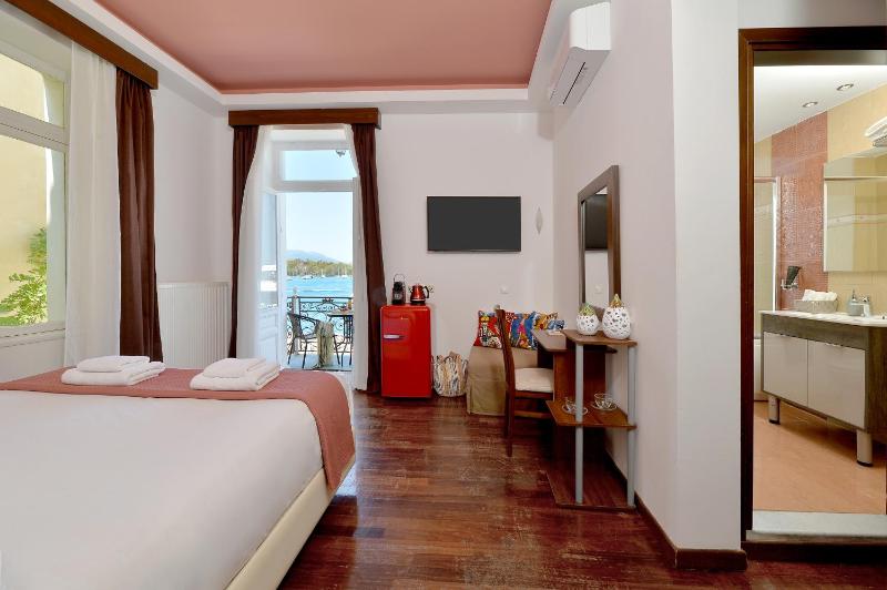 Deluxe Double Room with Balcony and Sea View image 1