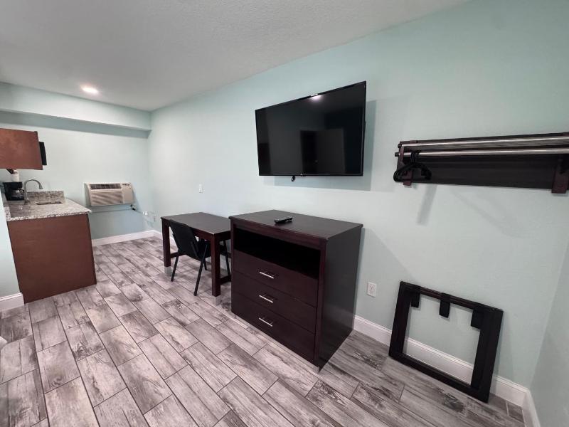 Standard King Room image 1