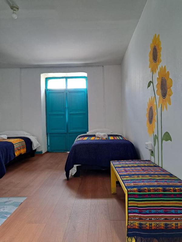 Twin Room with Bathroom image 1