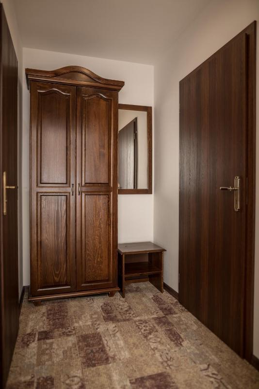 Twin Room image 4