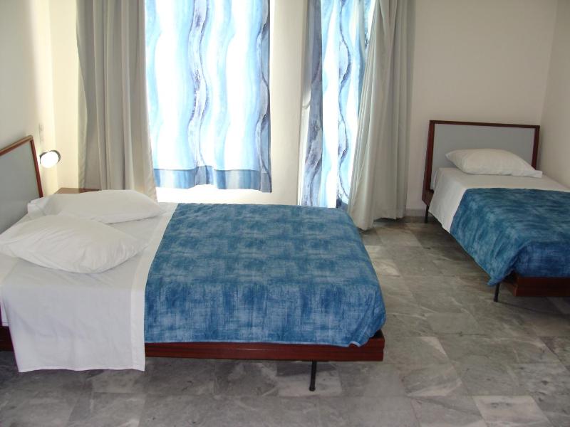 Triple Room with Pool View image 1