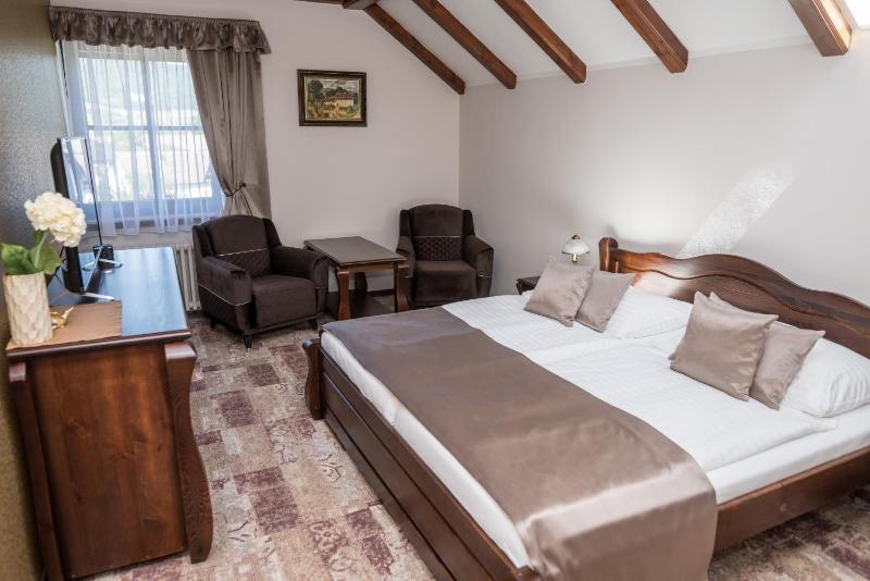 Double Room image 3