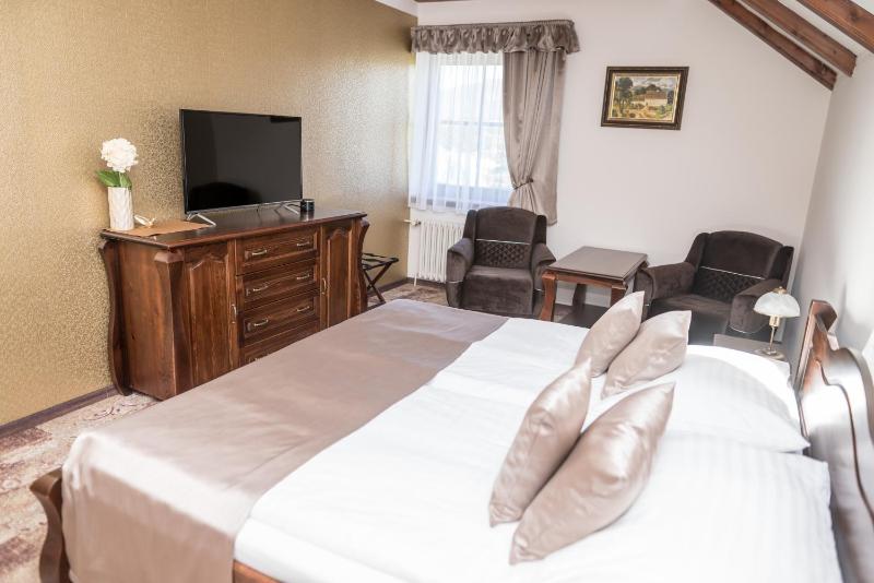 Double Room image 4
