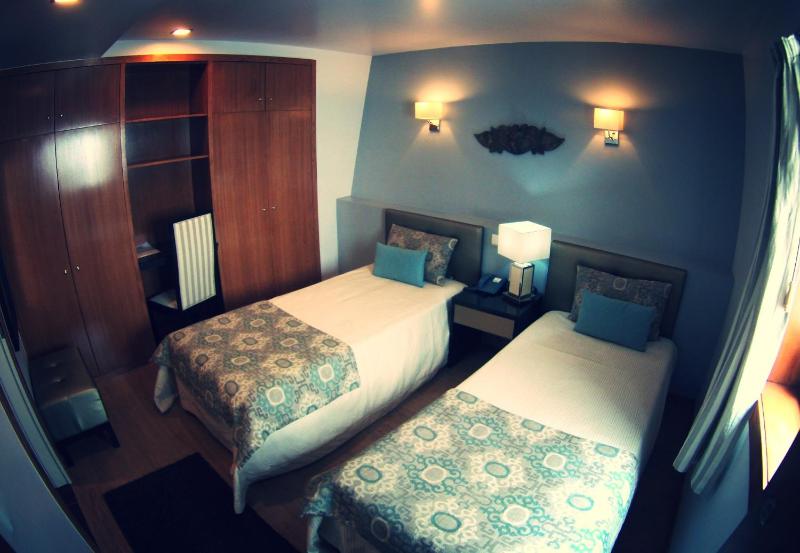Double or Twin Room image 2