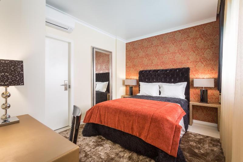 Double Room image 4