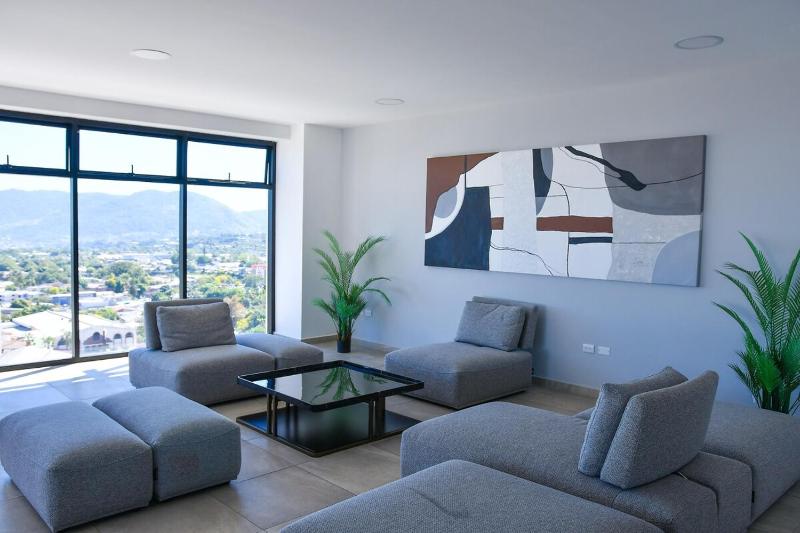 Modern Apartment in Downtown. A/C+ Wifi! - image 8