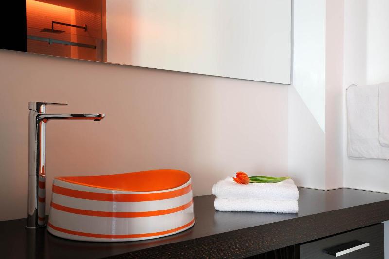 Double or Twin Room with Private Bathroom image 3