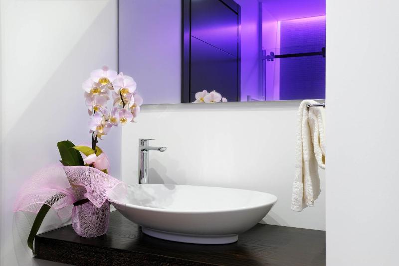 Single Room with Private Bathroom image 2