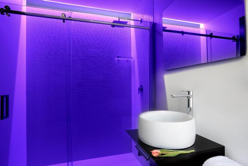 Single Room with Private Bathroom image 3