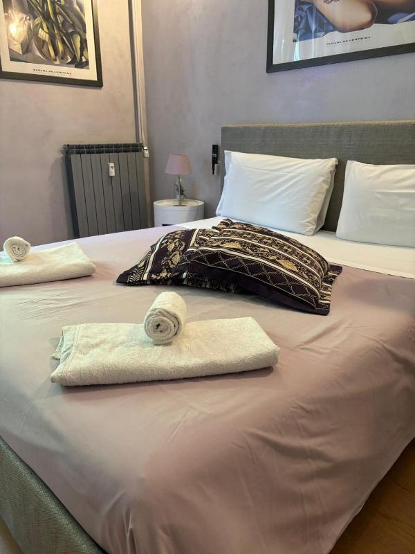 Double Room with Shared Bathroom image 3