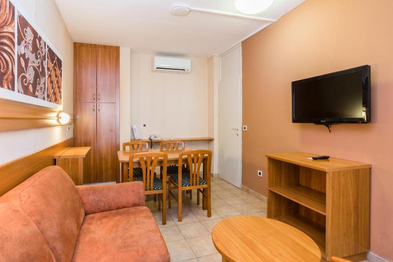 Premium Apartment (2+2) image 3
