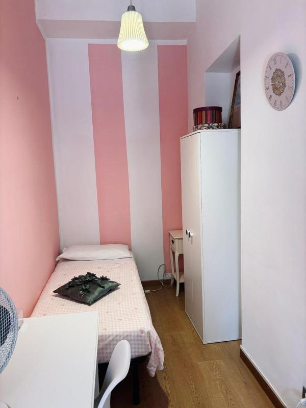 Triple Room with Private Bathroom image 4