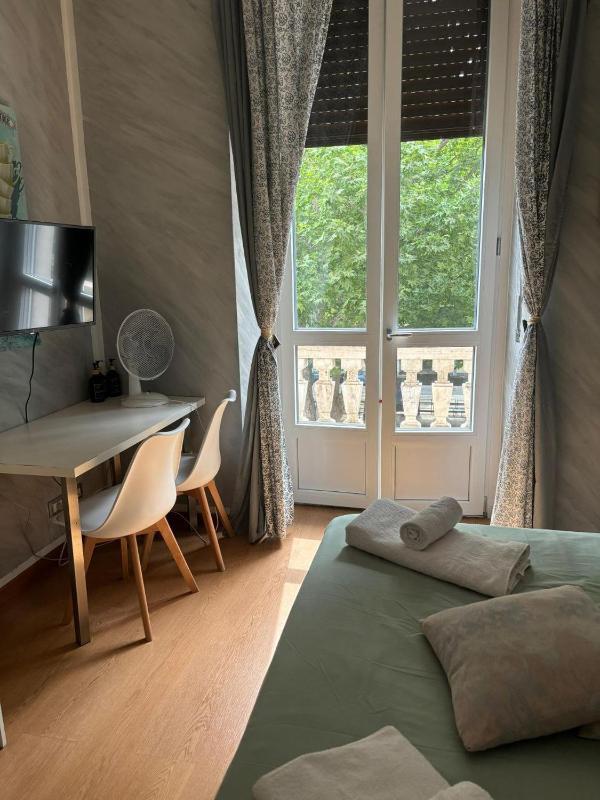 Double Room with Shared Bathroom image 4