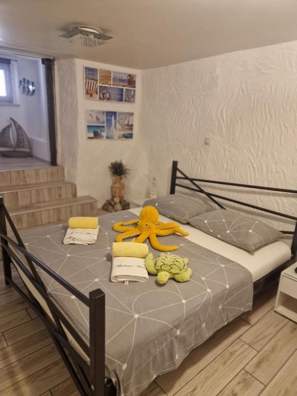 One-Bedroom Apartment image 3