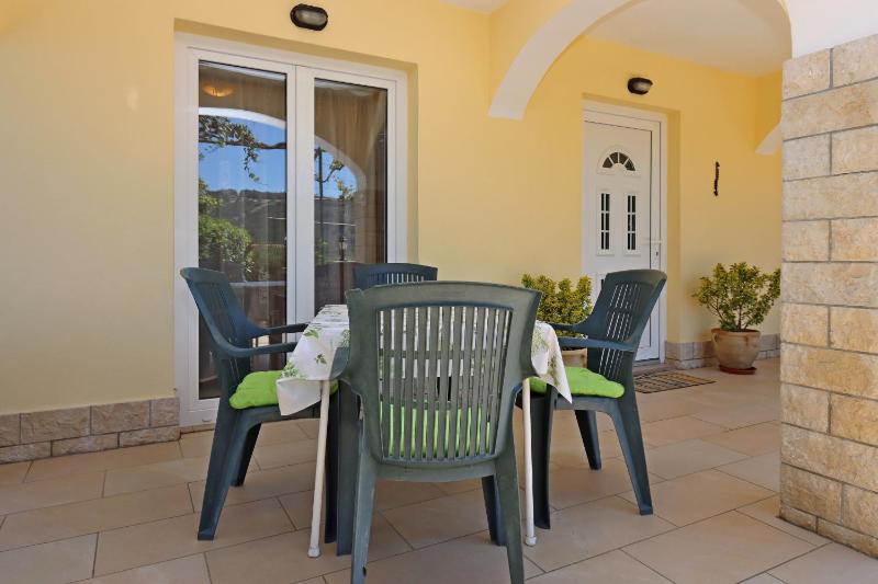 One-Bedroom Apartment with Terrace image 3