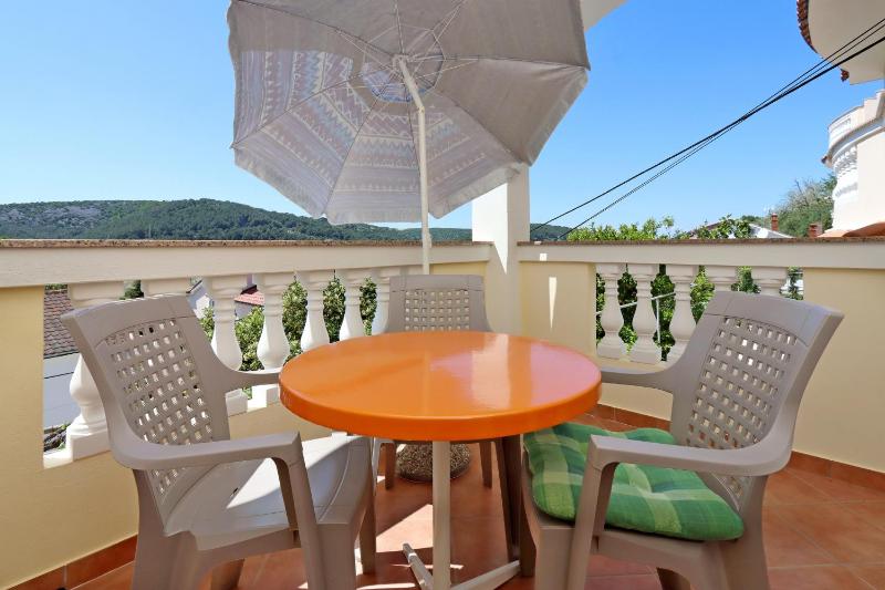 One-Bedroom Apartment with Terrace image 3