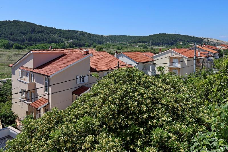 One-Bedroom Apartment with Terrace image 2