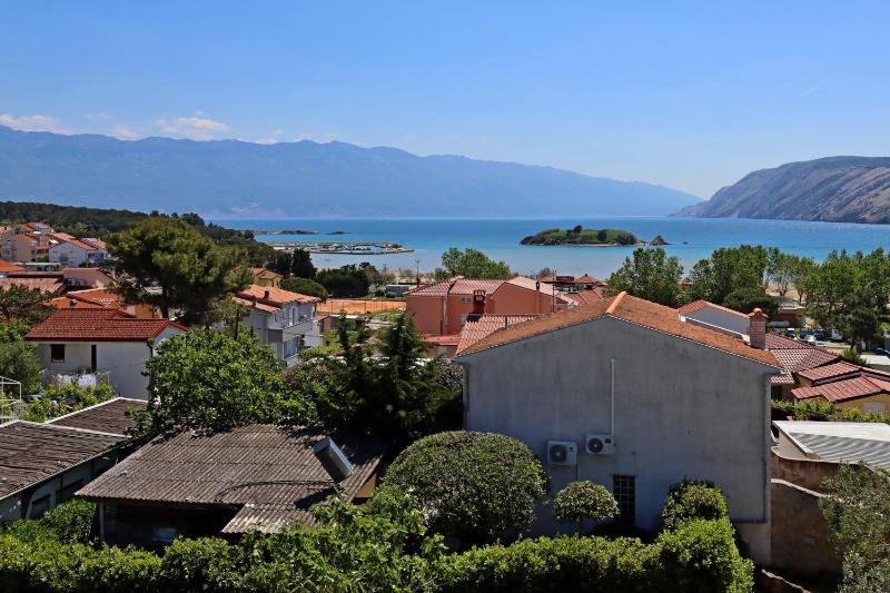 One-Bedroom Apartment with Terrace and Sea View image 4