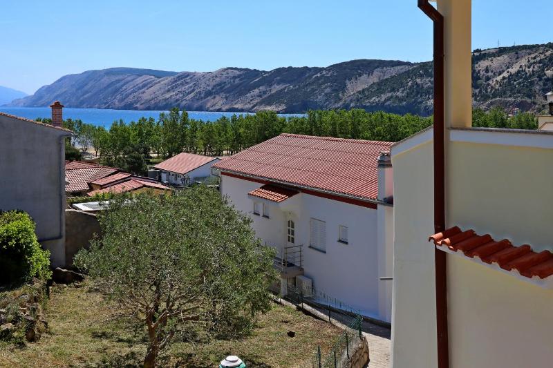 One-Bedroom Apartment with Terrace and Sea View image 2