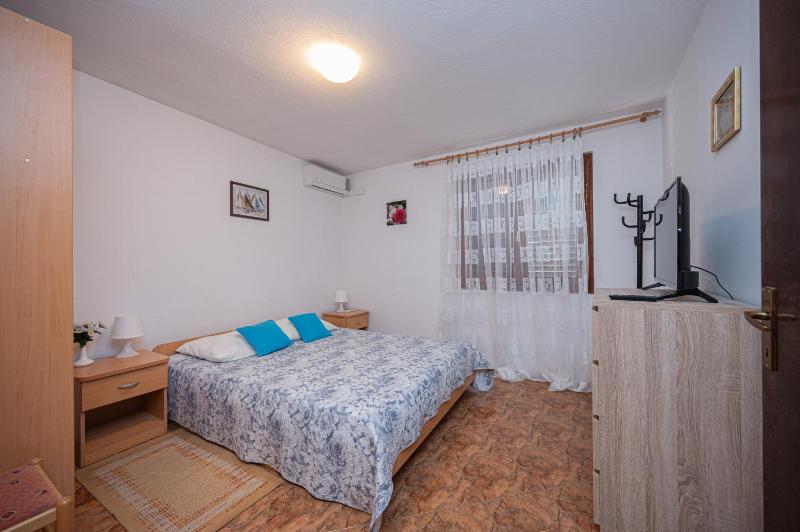 Apartments with parking space Pakostane Biograd - 22462 - image 2