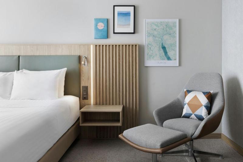 Junior Suite, 1 Bedroom Junior Suite, 1 King, Sofa bed image 4