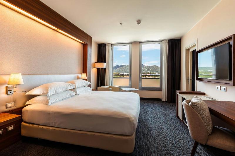 Deluxe King Room image 1