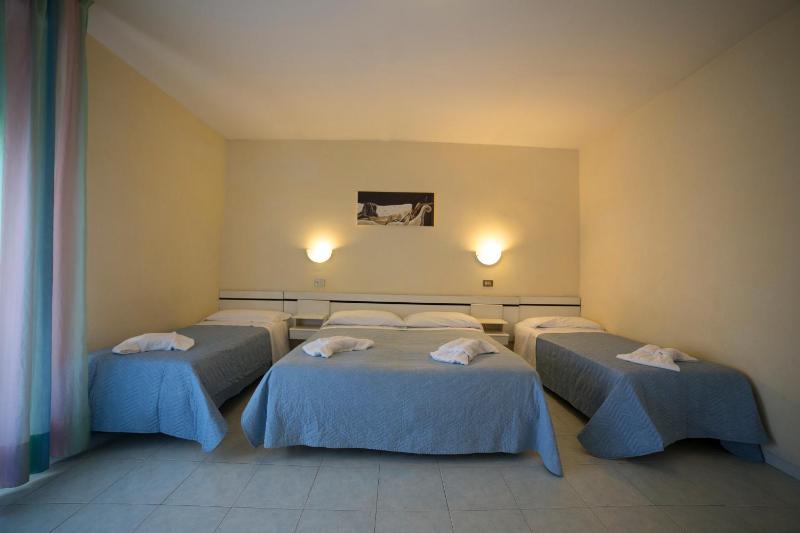 Quadruple Room image 2